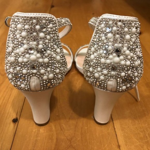 David's Bridal white wedges - Picture 2 of 2